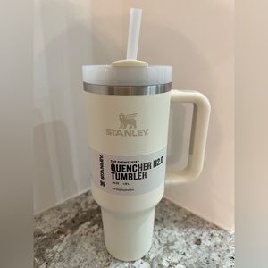 NEW Stanley - The Flowstate Quencher H2.0 Tumbler 40 OZ - Cream